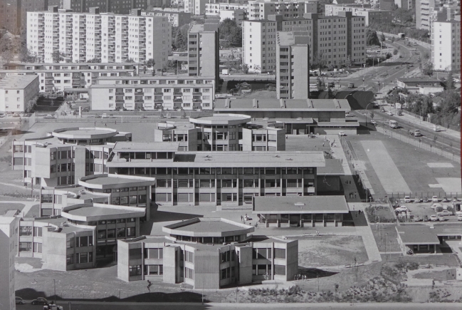 Ansicht des Schulgeländes von Südost, Aufnahme 1970 (Sen. f. Bau-u.Wohnungswesen / Museum Neukölln)